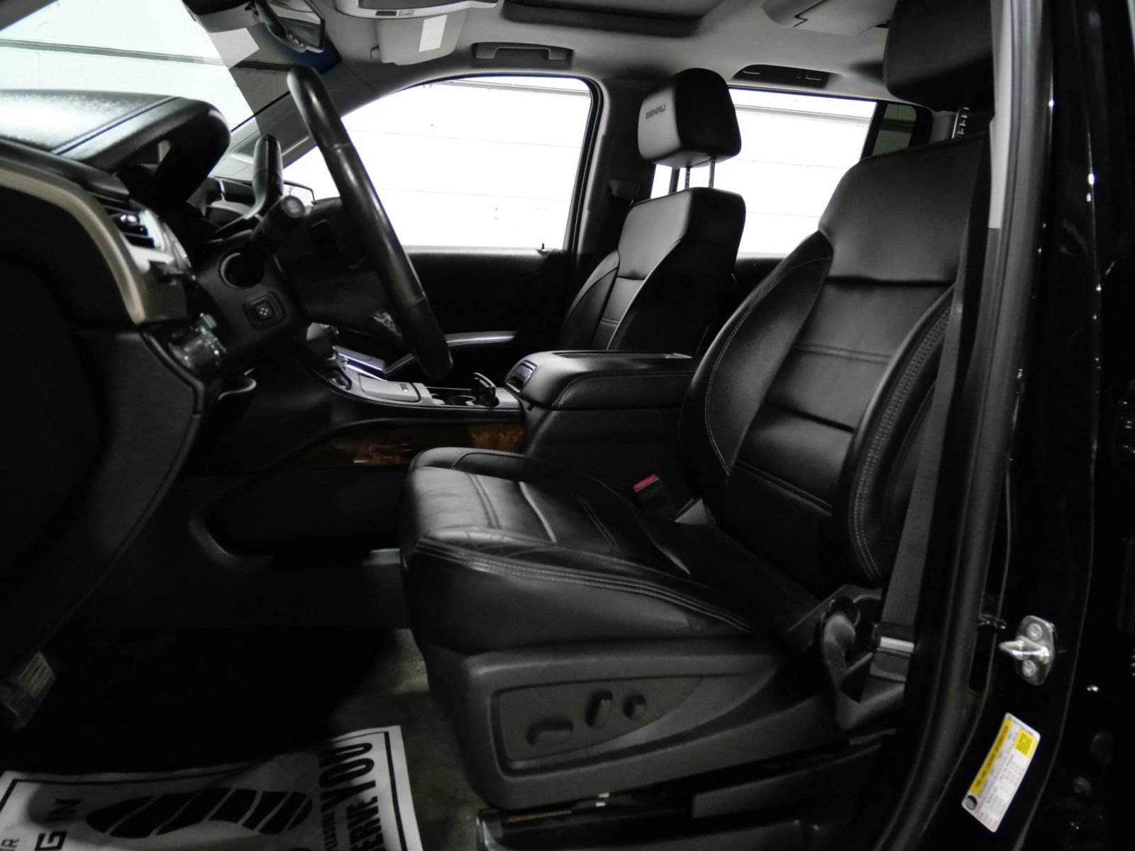 Used 2015 GMC Yukon XL Denali w/ Touring Package AWD/4WD image 13