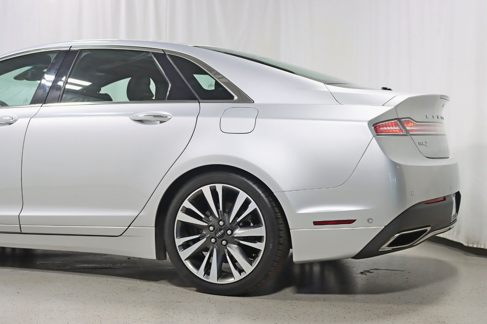 Used 2019 Lincoln MKZ Reserve FWD image 10
