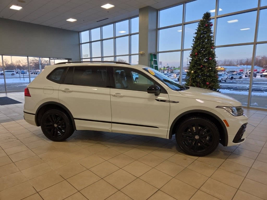 Used 2022 Volkswagen Tiguan SE R-Line image 5