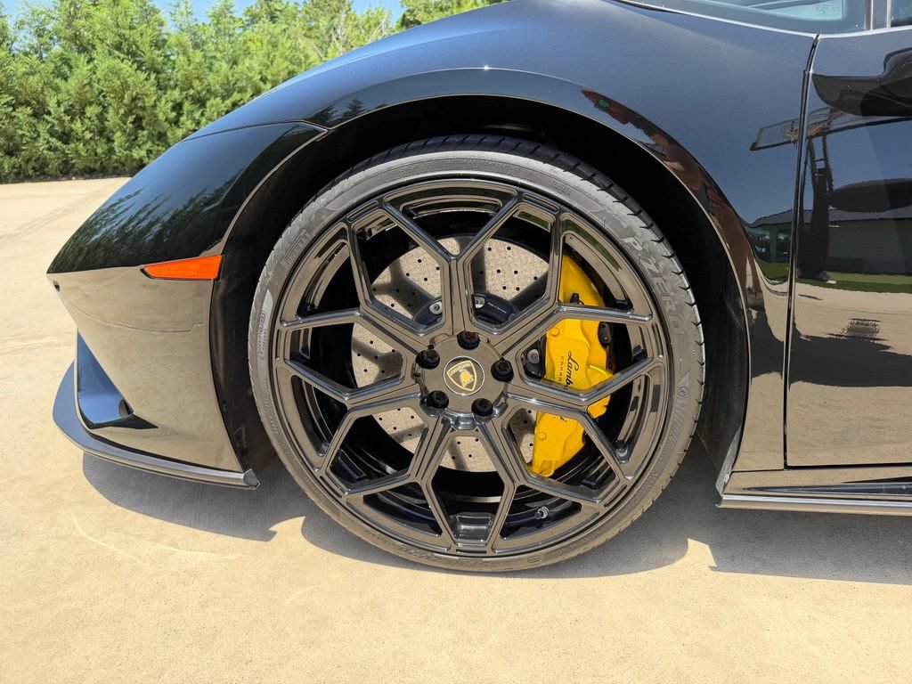 Used 2021 Lamborghini Huracan EVO RWD image 19