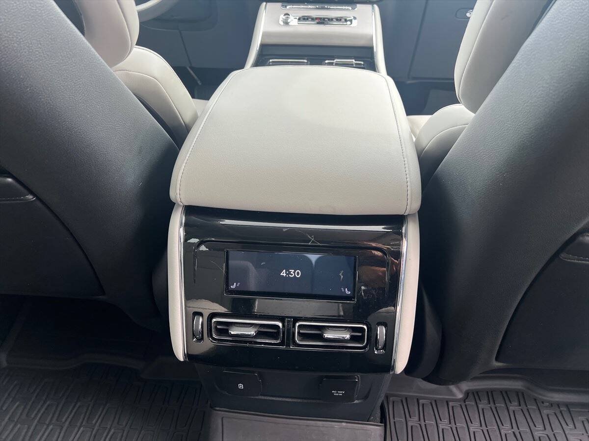 Used 2025 Lincoln Aviator Reserve w/ Equipment Group 201A AWD/4WD image 17