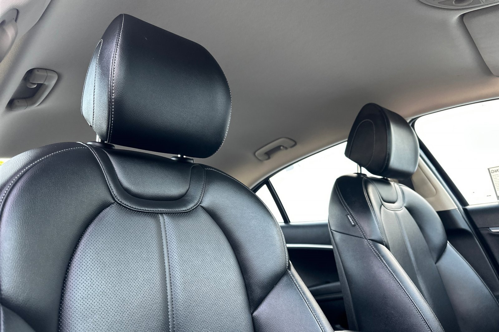 Used 2023 Genesis G70 2.0T image 17