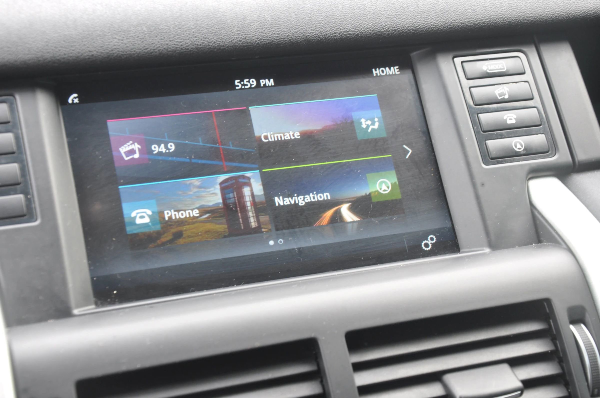 Used 2017 Land Rover Discovery Sport SE image 20