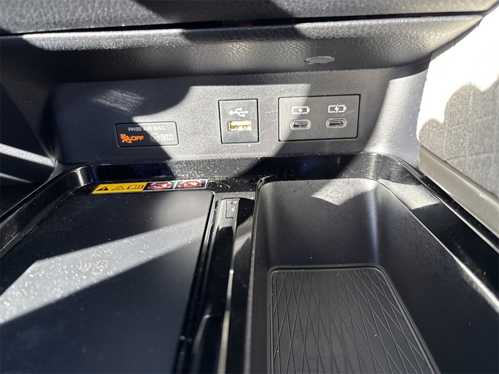 Used 2025 Toyota Camry XLE image 36