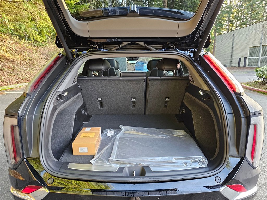 New 2026 Cadillac Optiq Luxury 1 image 15