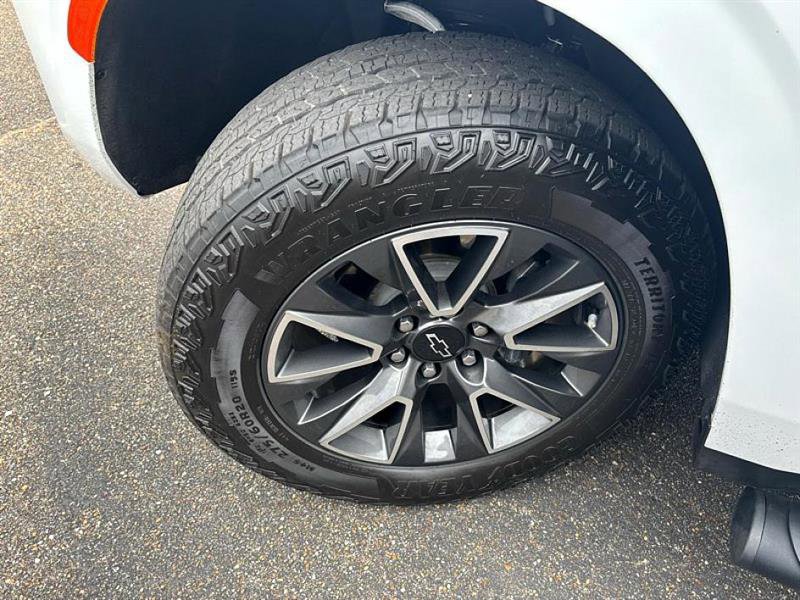 Used 2024 Chevrolet Suburban Z71 w/ Luxury Package image 56