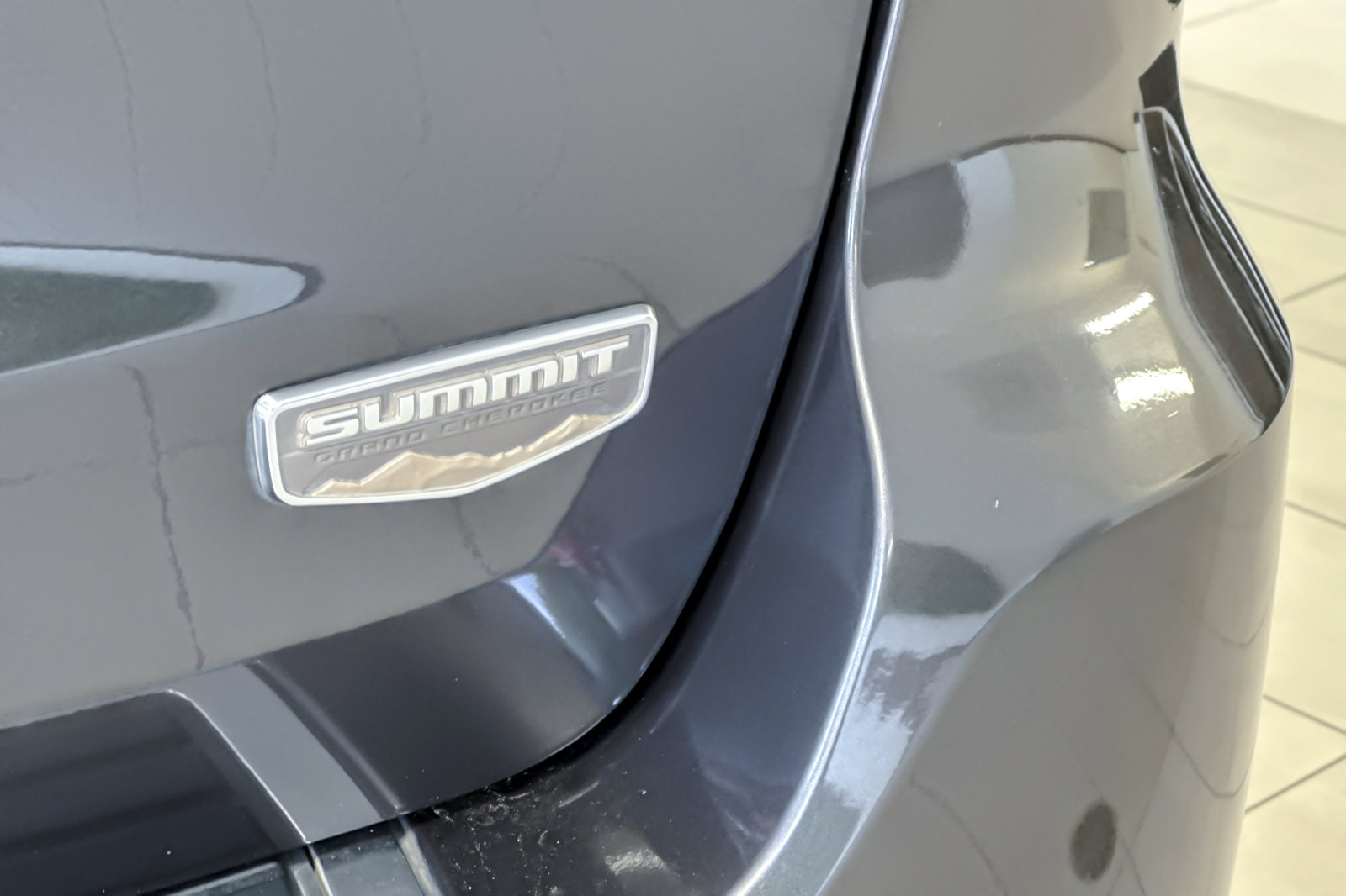 Used 2018 Jeep Grand Cherokee Summit w/ Platinum Series Group AWD/4WD image 28