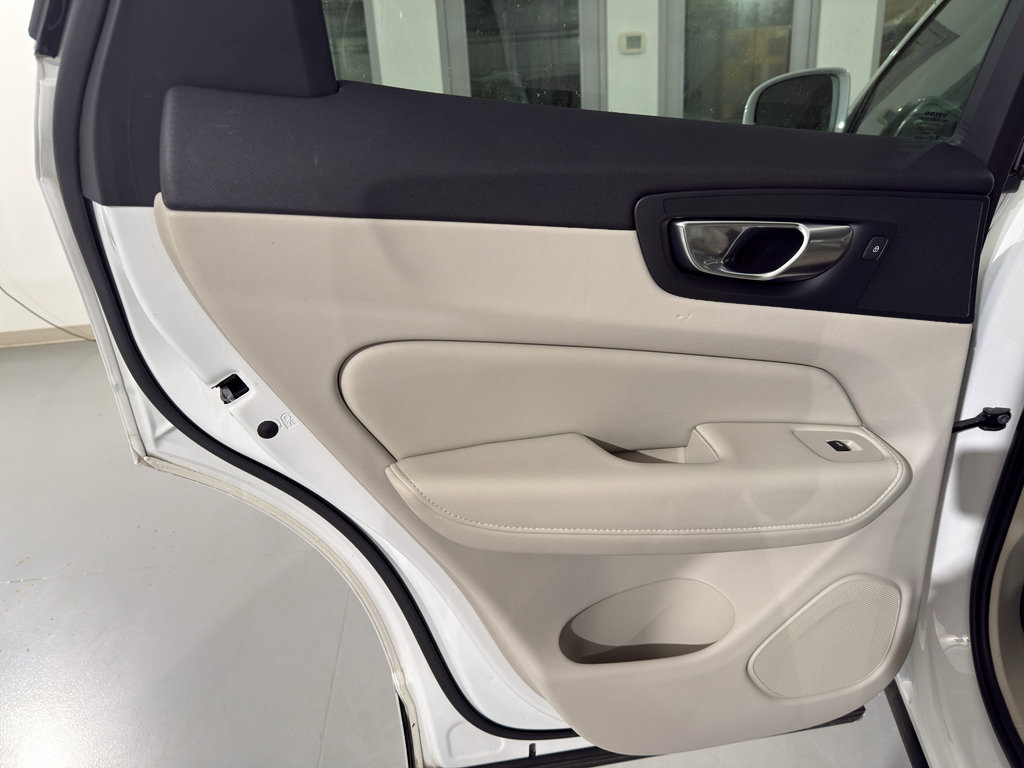 Used 2021 Volvo XC60 T5 Inscription w/ Advanced Package image 17