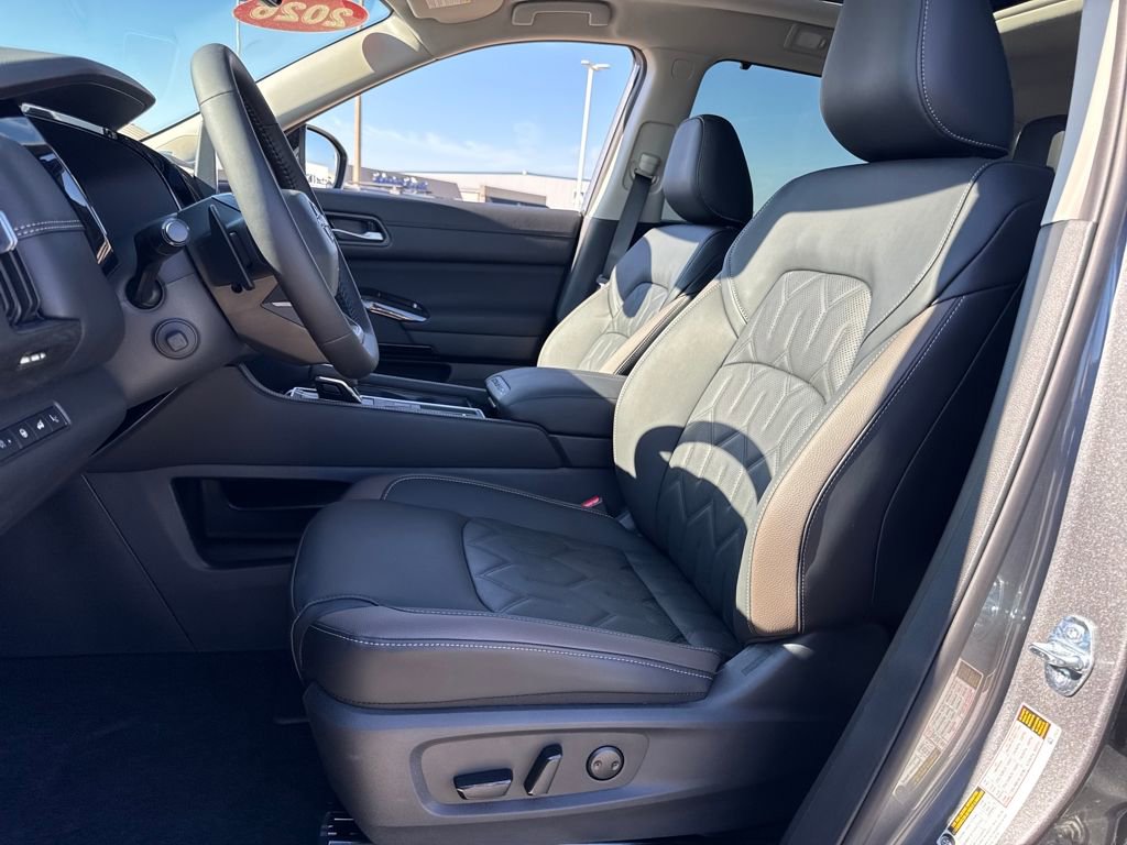 New 2026 Nissan Pathfinder Platinum image 18
