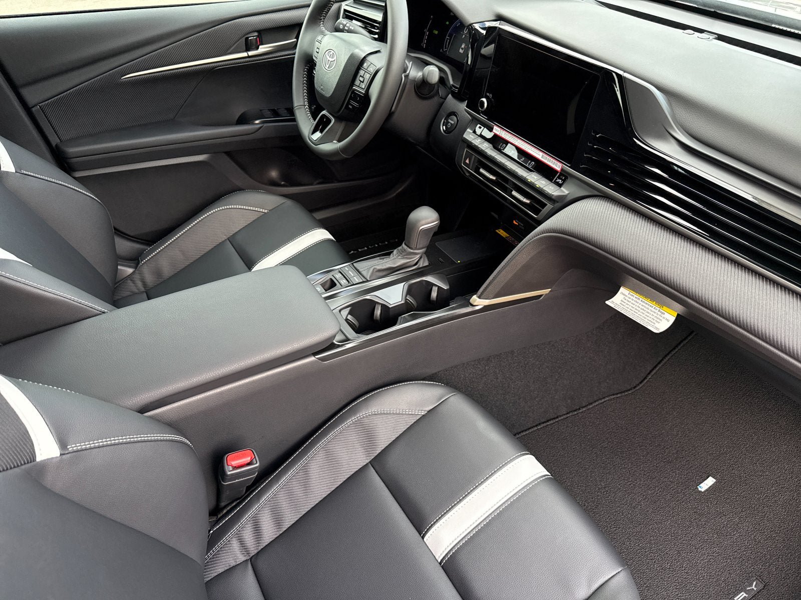 New 2026 Toyota Camry Hybrid FWD image 14