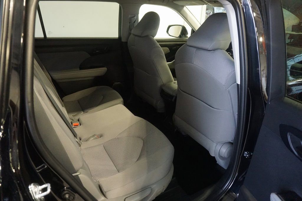 Used 2023 Toyota Highlander L image 21