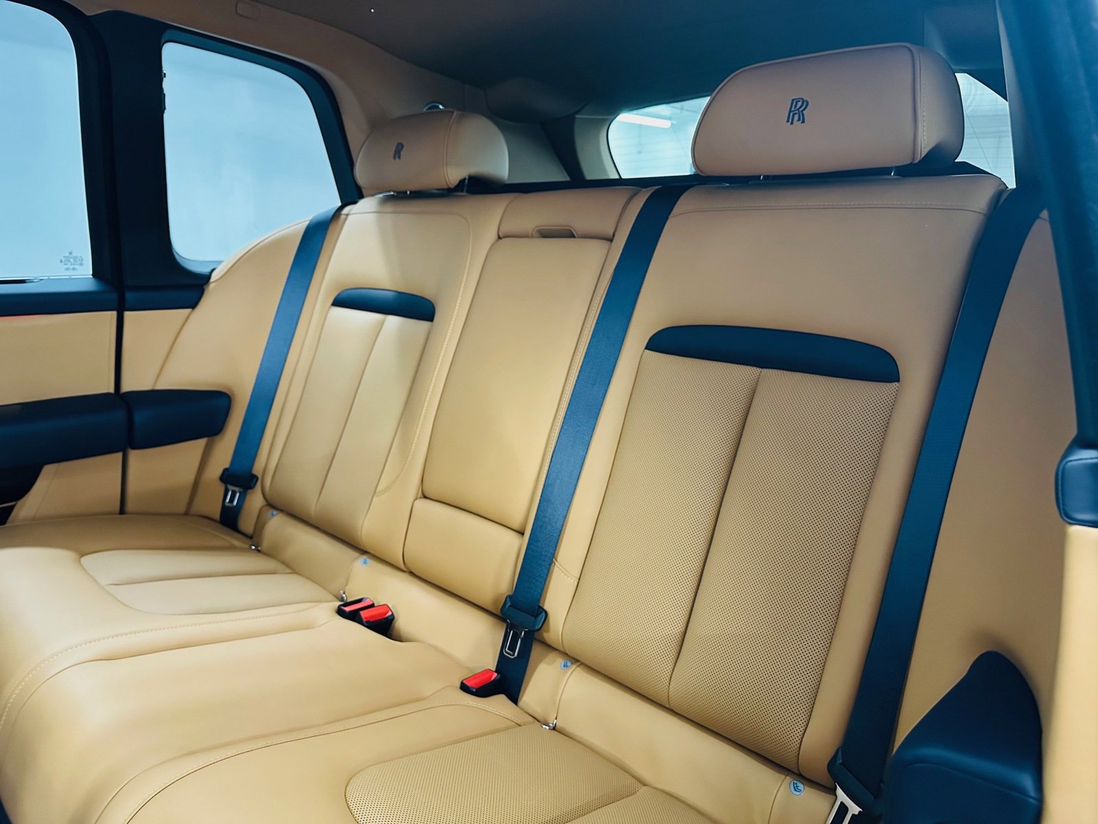 Certified 2025 Rolls-Royce Cullinan AWD/4WD image 11