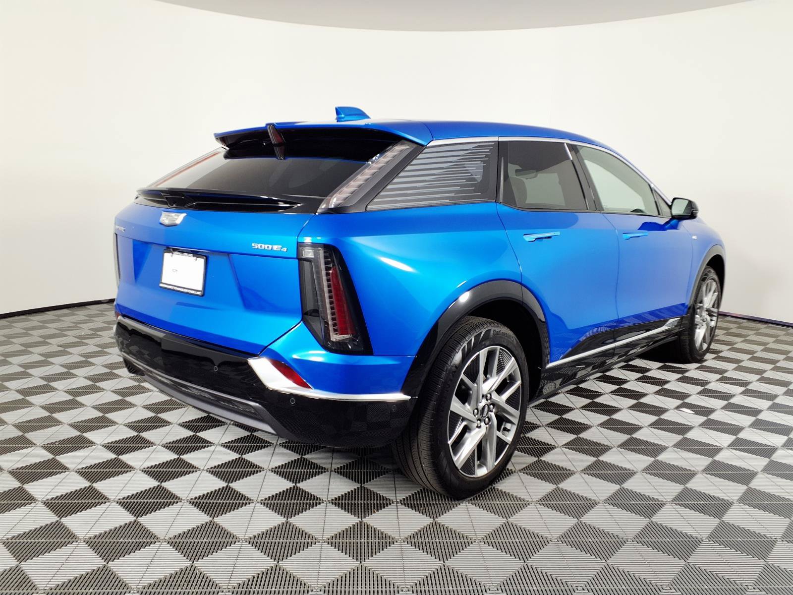 Certified 2025 Cadillac Optiq Luxury 2 AWD/4WD image 4