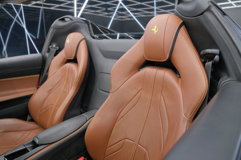 Used 2021 Ferrari 812 GTS RWD image 9