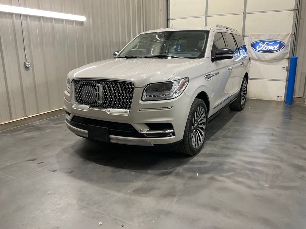 Used 2021 Lincoln Navigator Reserve w/ Luxury Package AWD/4WD image 3