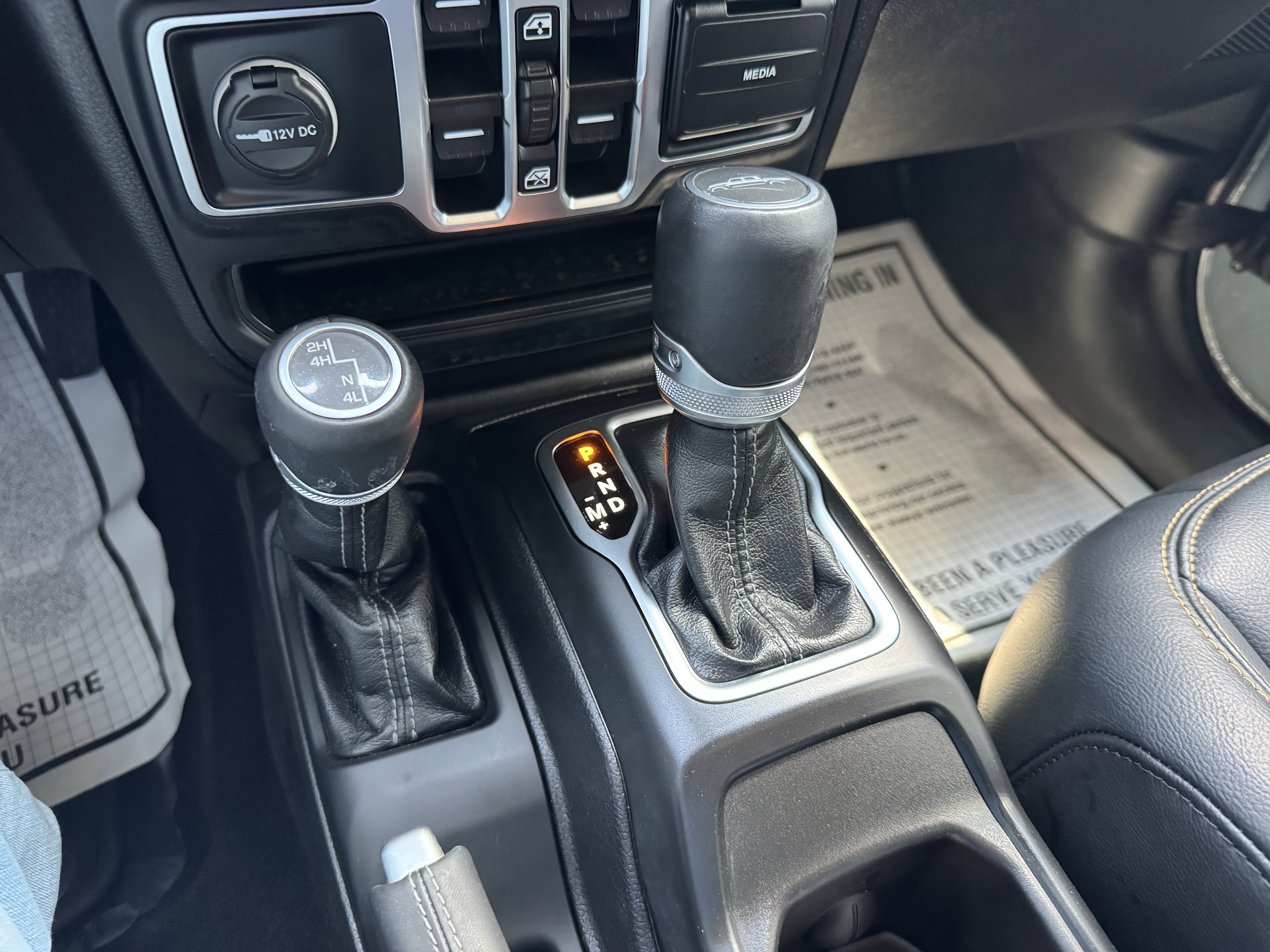 Used 2025 Jeep Gladiator Sport image 15