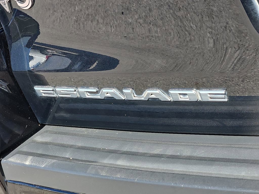Used 2020 Cadillac Escalade Luxury w/ Escalade Sport Edition AWD/4WD image 14