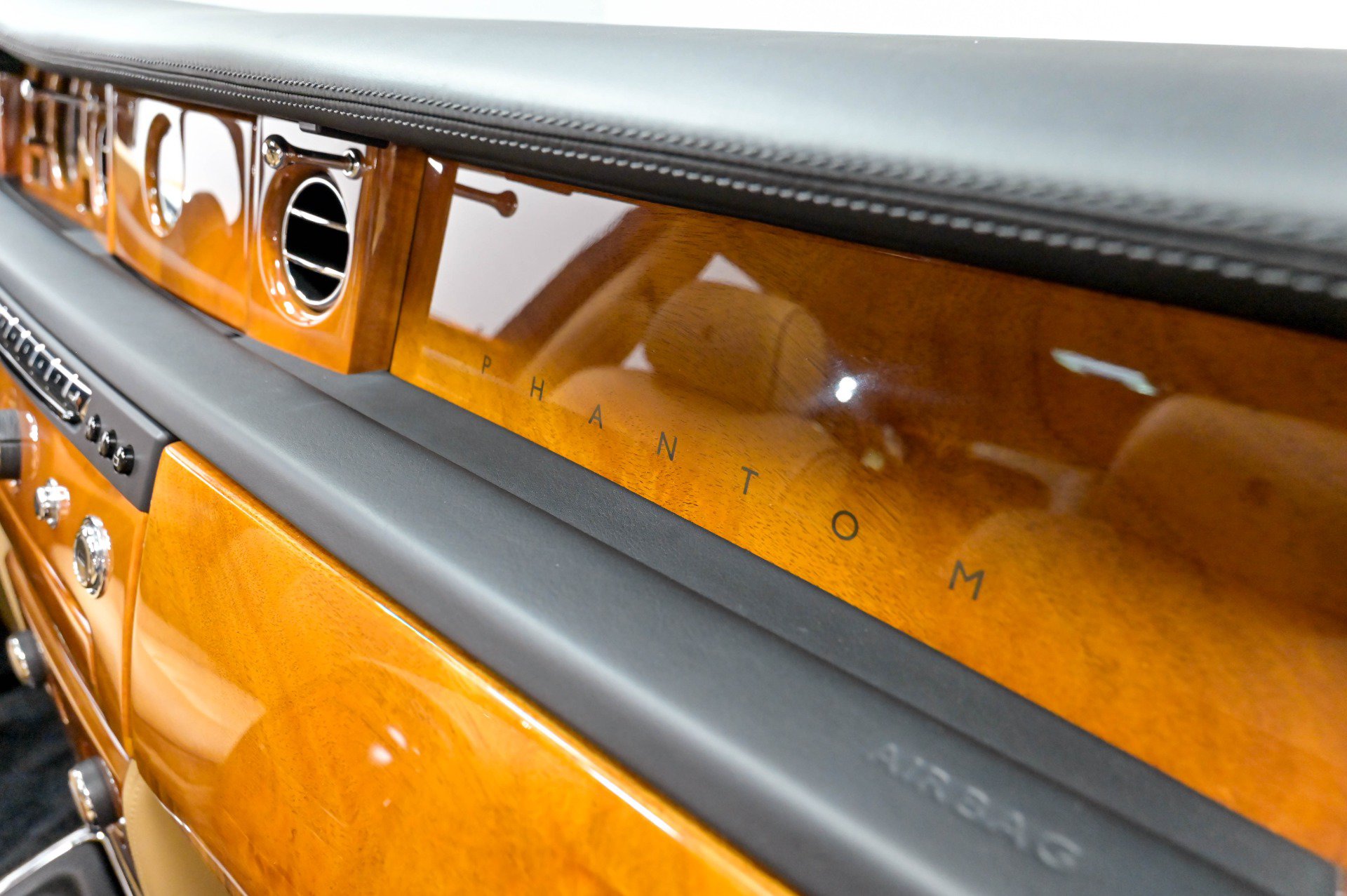 Used 2013 Rolls-Royce Phantom Sedan RWD image 30
