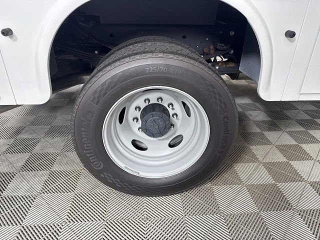 New 2025 Ford F550 4x4 Regular Cab Super Duty image 33