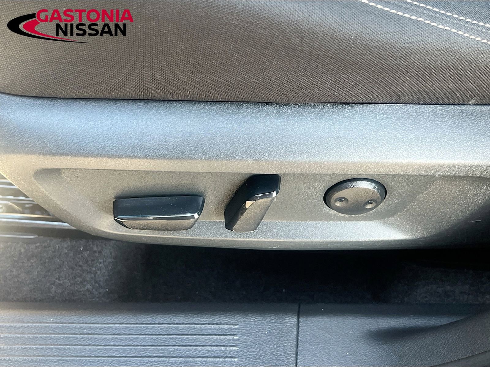 Used 2021 Nissan Rogue SV image 25