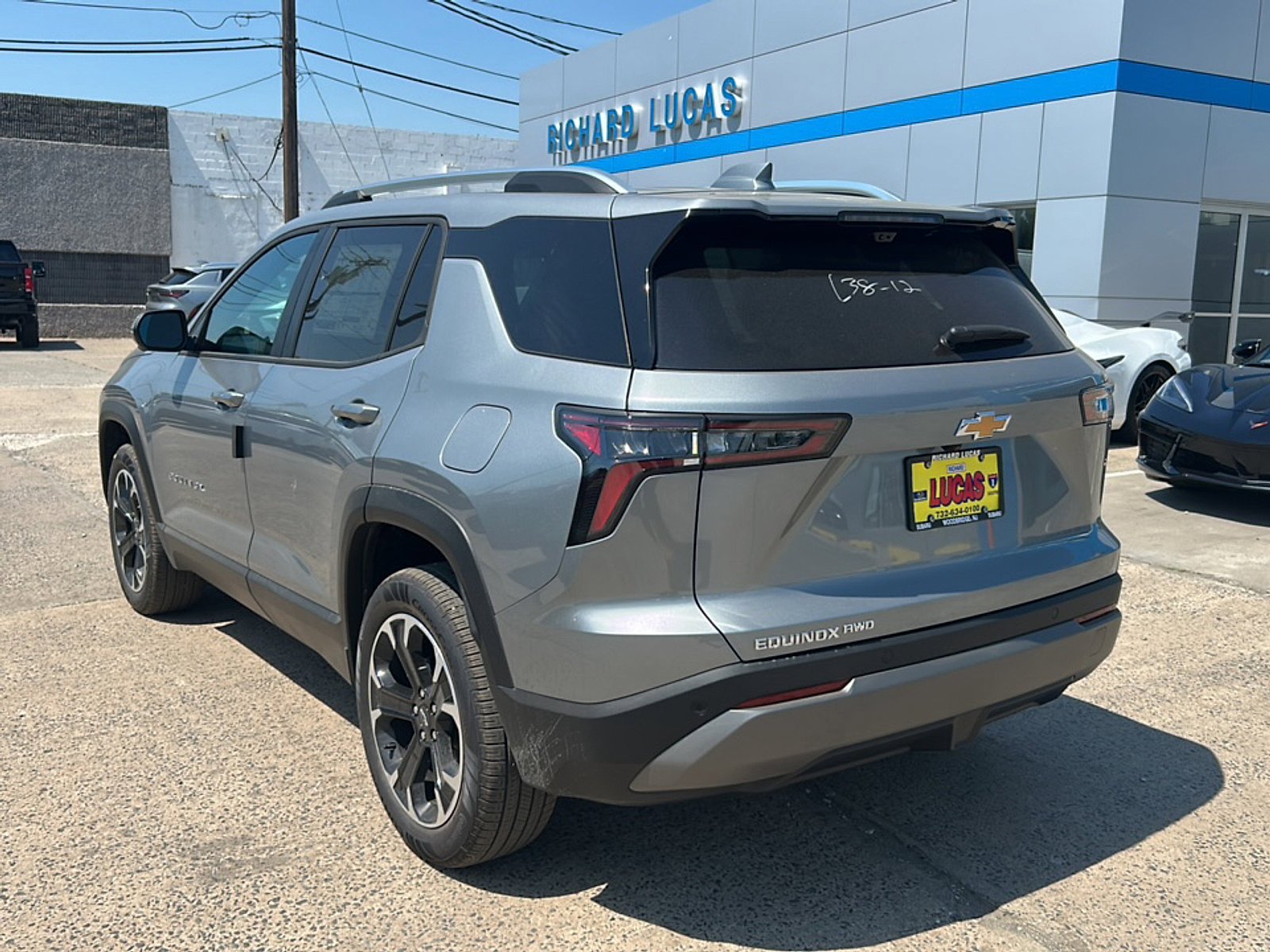 New 2026 Chevrolet Equinox LT w/ Convenience Package II AWD/4WD image 9