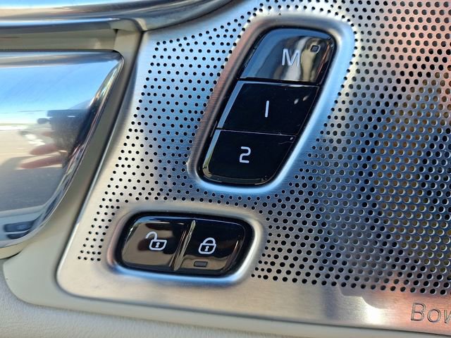 Used 2017 Volvo S90 T6 Inscription w/ Vision Package image 24