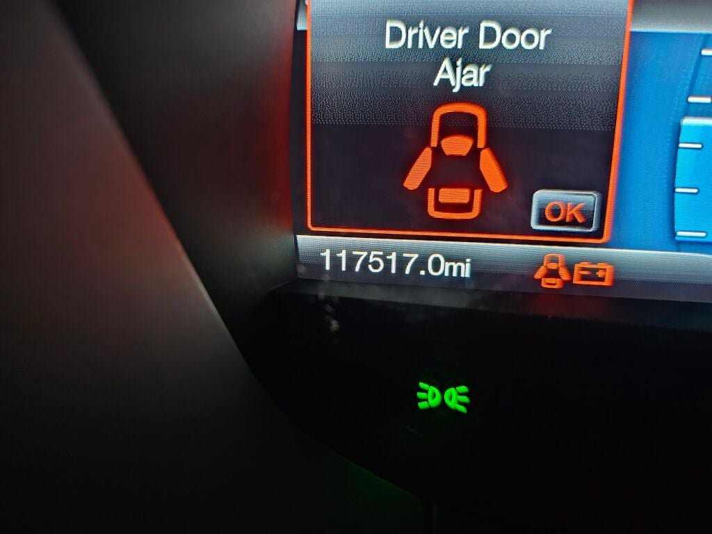 Used 2017 Ford Fusion SE w/ Fusion SE Technology Package FWD image 23