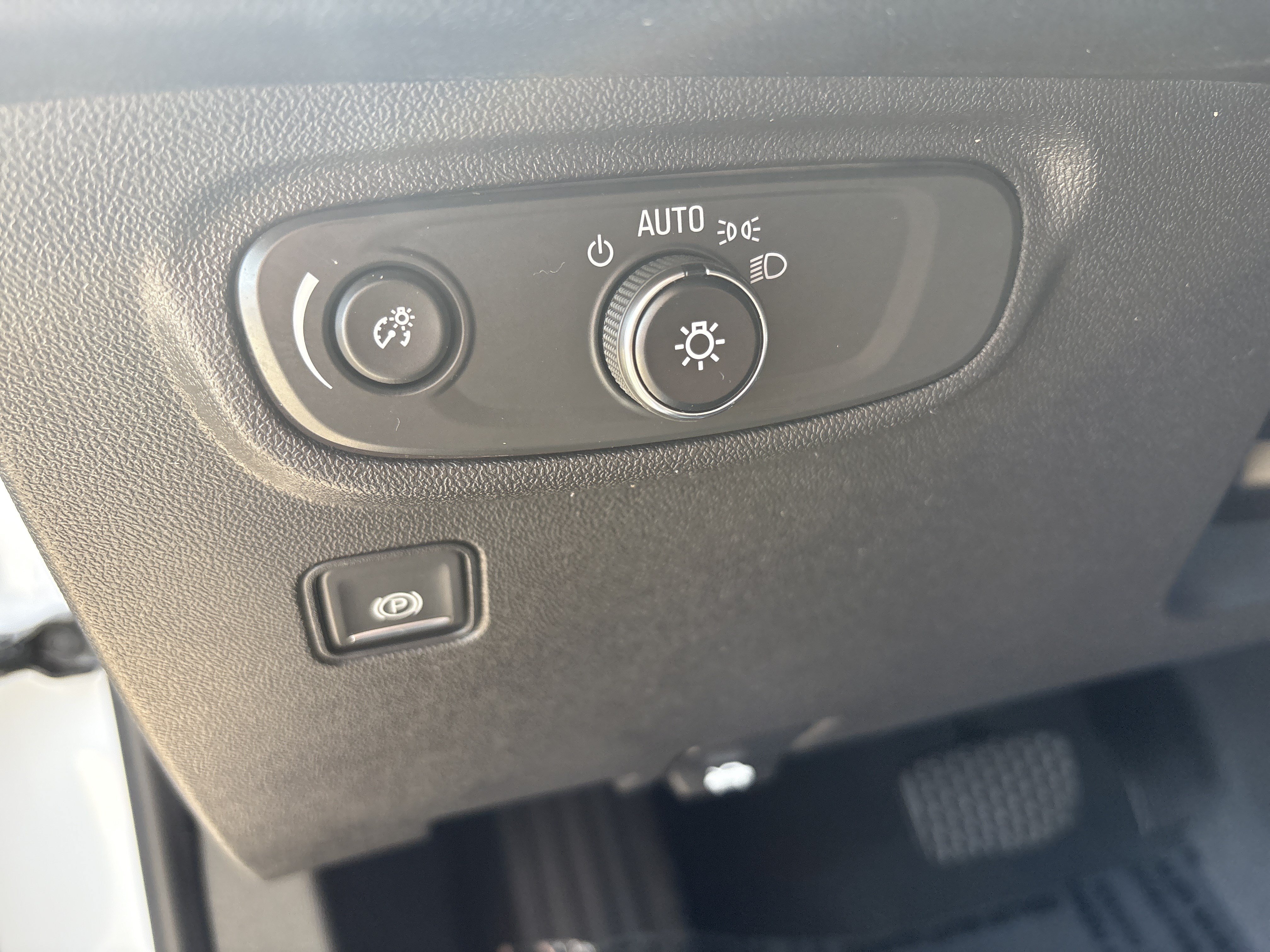 Used 2022 GMC Terrain SLE w/ Driver Convenience Package FWD image 19