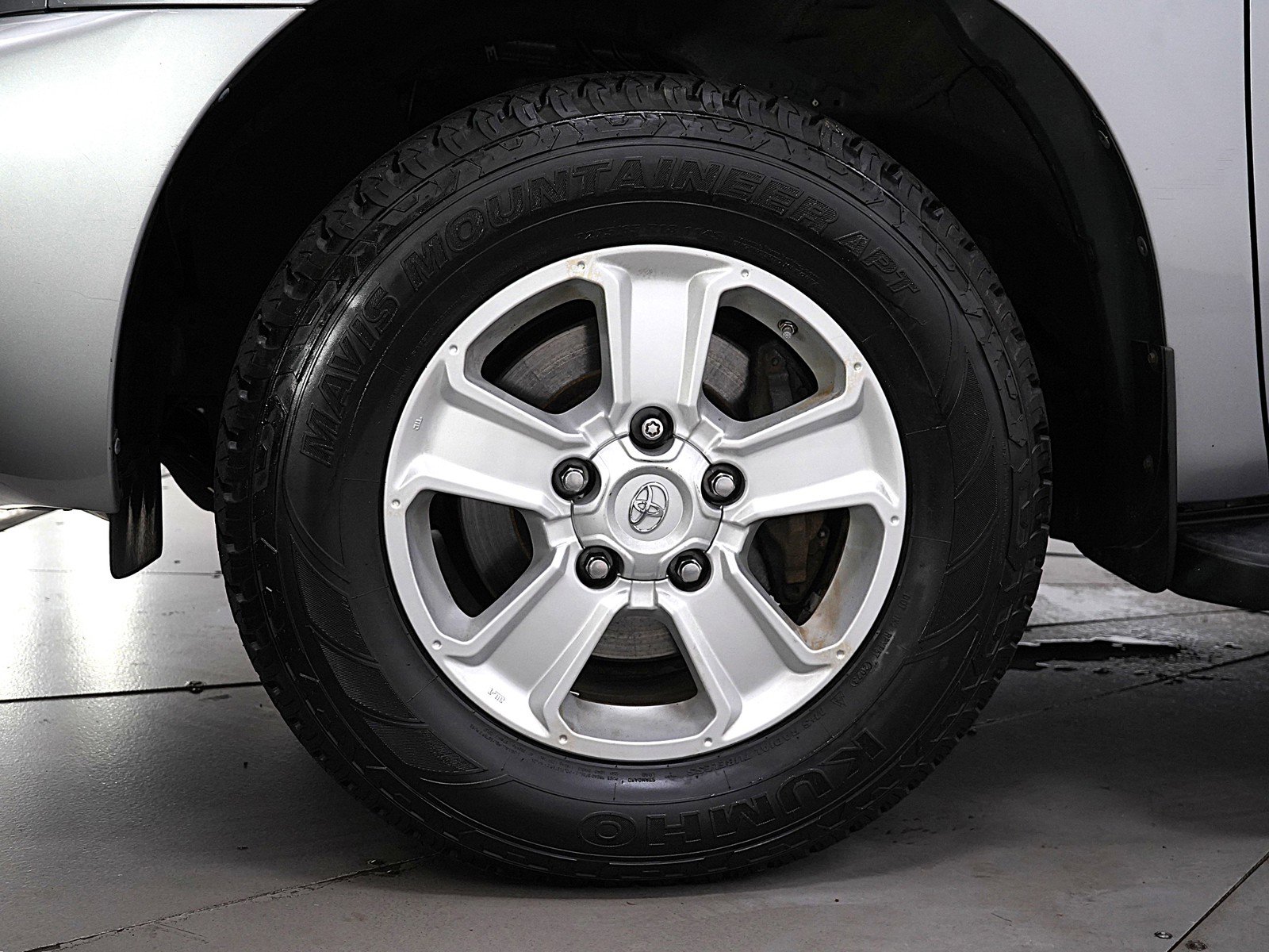 Used 2019 Toyota Sequoia SR5 image 33