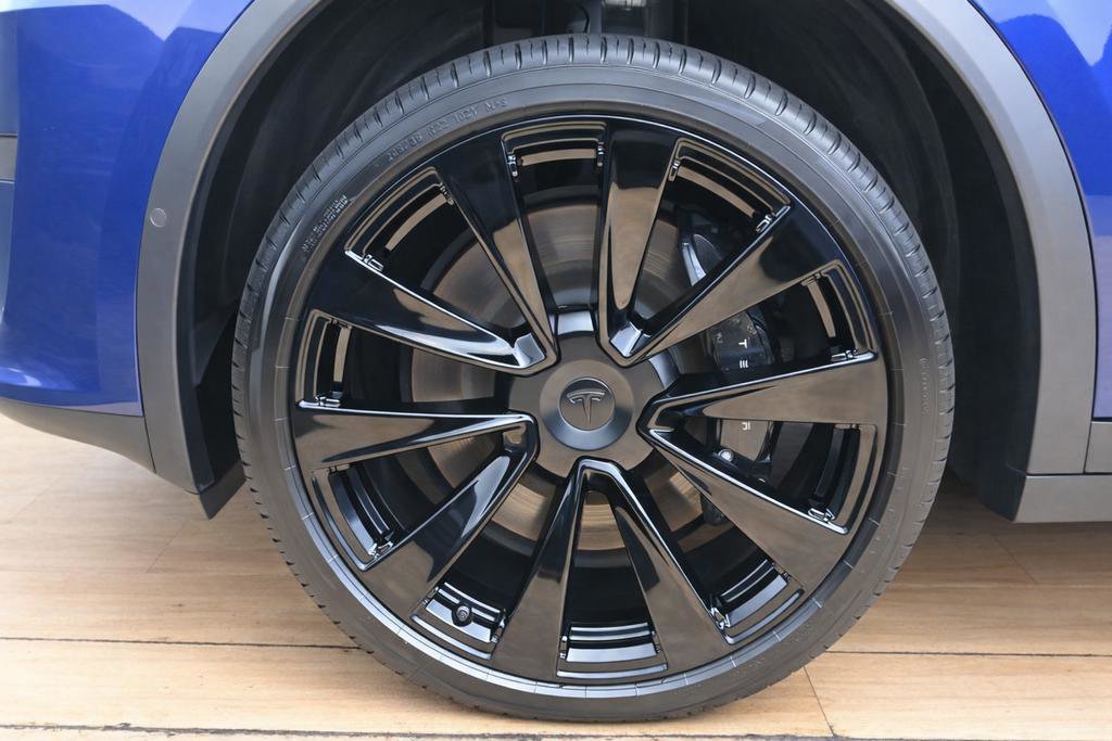 Used 2022 Tesla Model X image 11