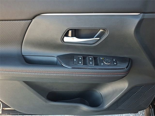 New 2026 Nissan Kicks SR w/ Cold Weather Package image 39