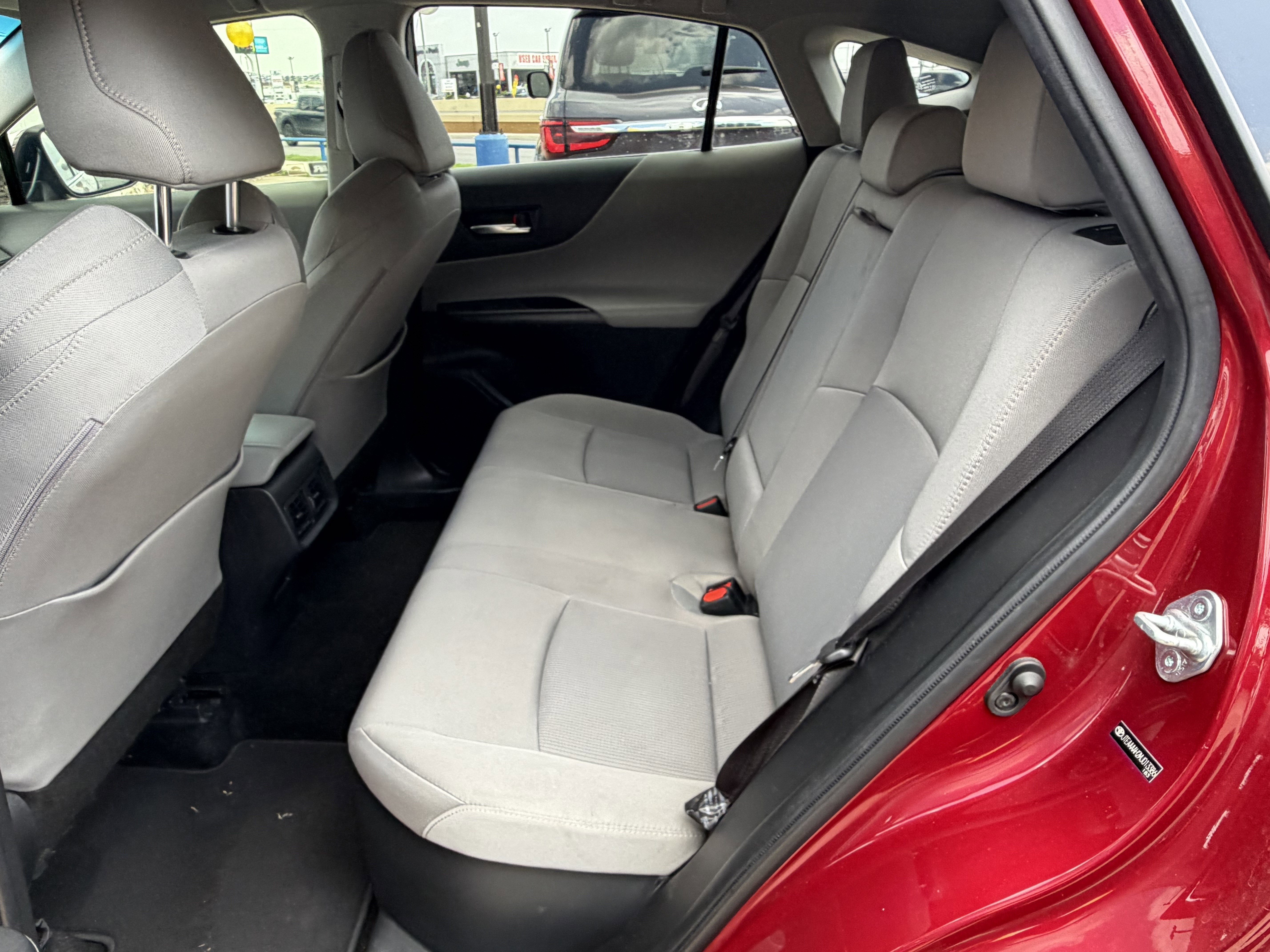 Used 2021 Toyota Venza LE AWD/4WD image 11