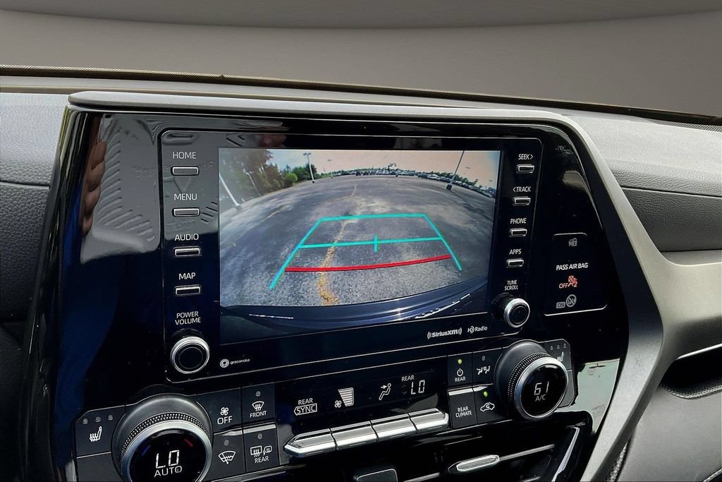 Used 2022 Toyota Highlander XLE FWD image 16