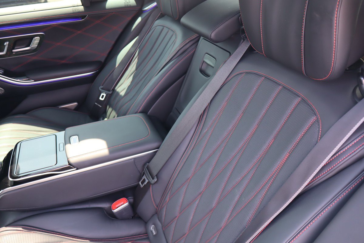 Used 2024 Mercedes-Benz S 63 AMG S w/ Carbon Fiber Exterior Package image 29