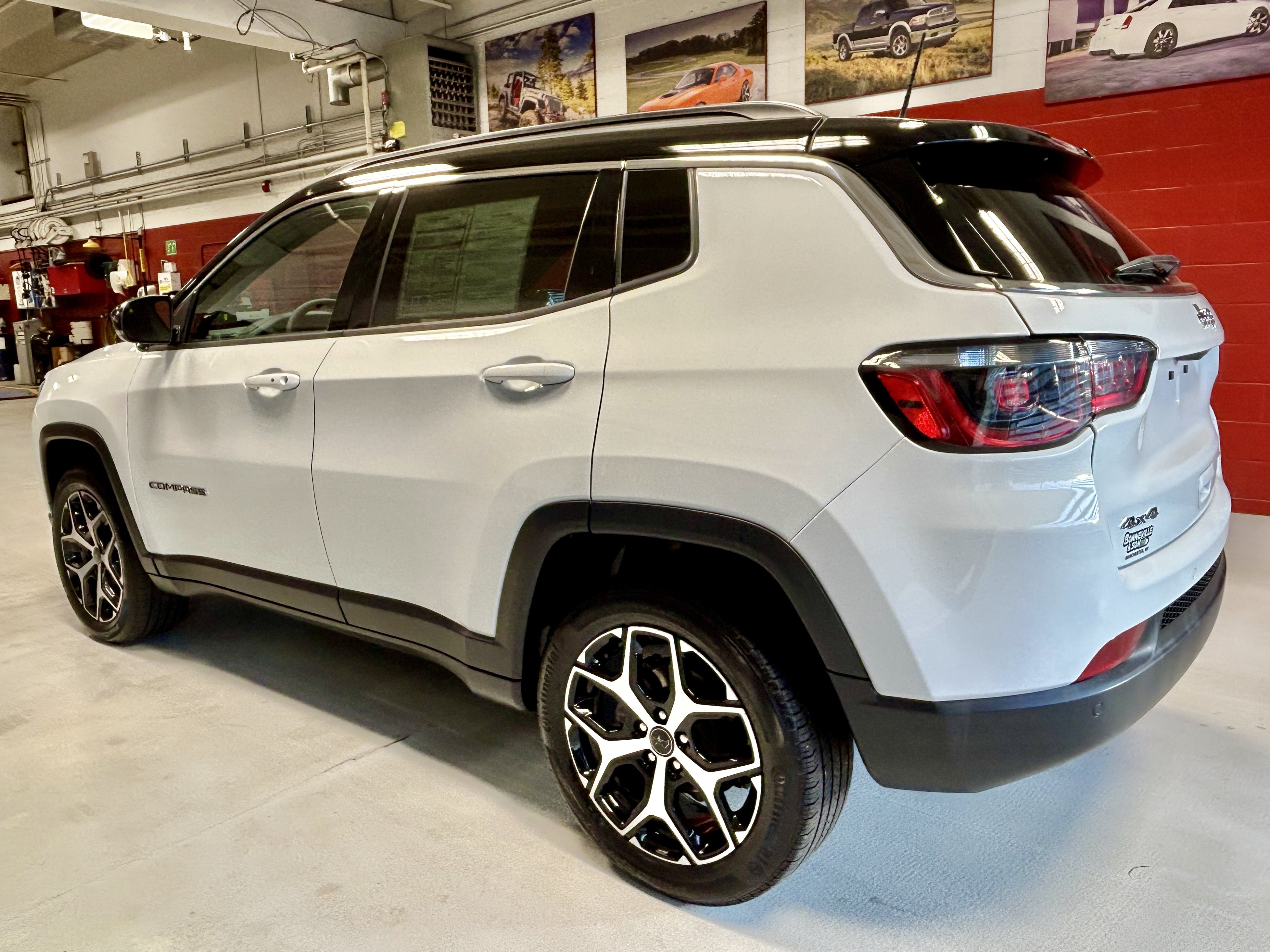 Certified 2025 Jeep Compass Limited w/ Sun & Sound Group AWD/4WD image 6