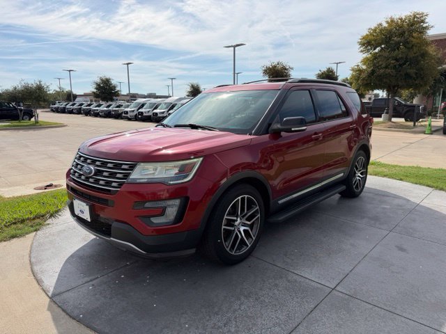 Used 2017 Ford Explorer XLT w/ Equipment Group 202A FWD image 3