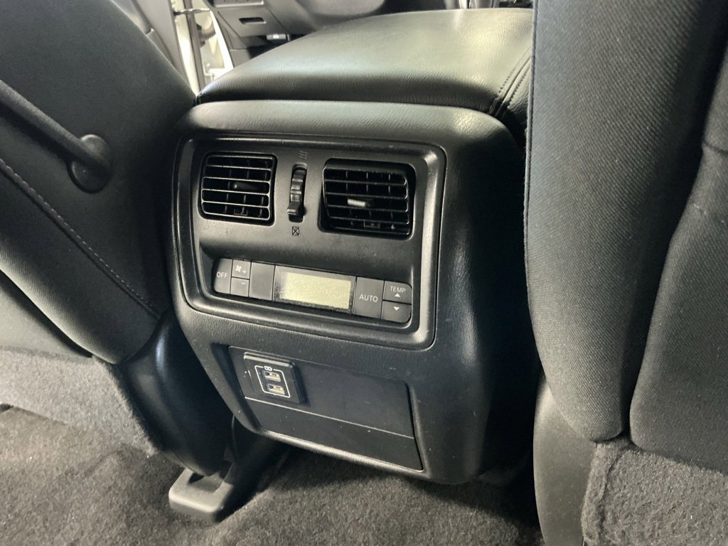 Used 2018 Nissan Pathfinder SV image 22