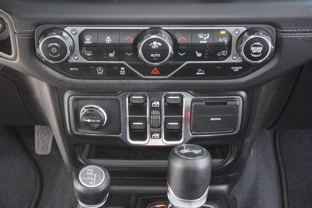 Used 2025 Jeep Wrangler Unlimited Sahara AWD/4WD image 14