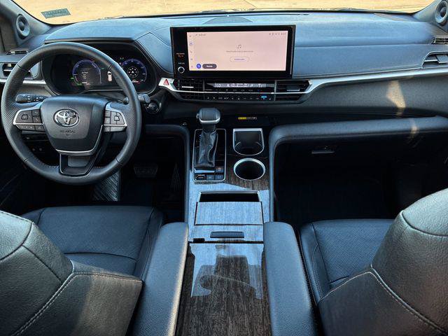 Certified 2026 Toyota Sienna Limited FWD image 9