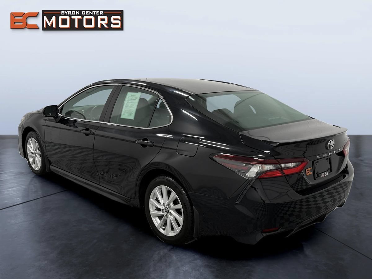 Used 2024 Toyota Camry SE FWD image 4