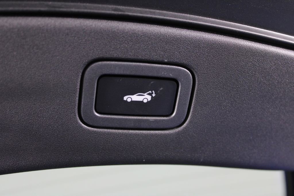 Used 2018 Jaguar F-TYPE Coupe image 16