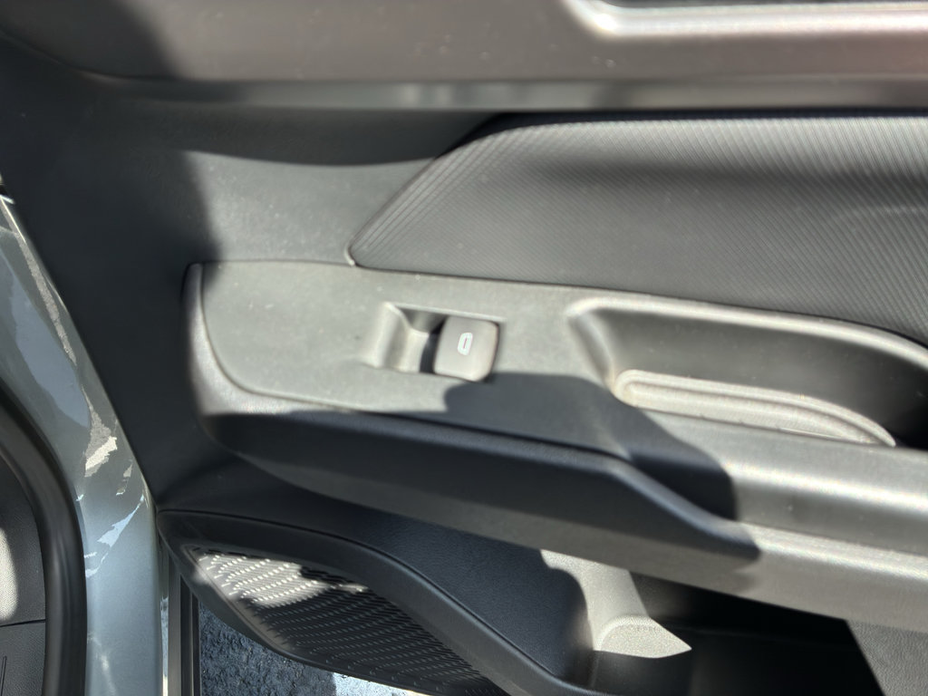 Used 2024 Chevrolet Equinox EV RS FWD image 45