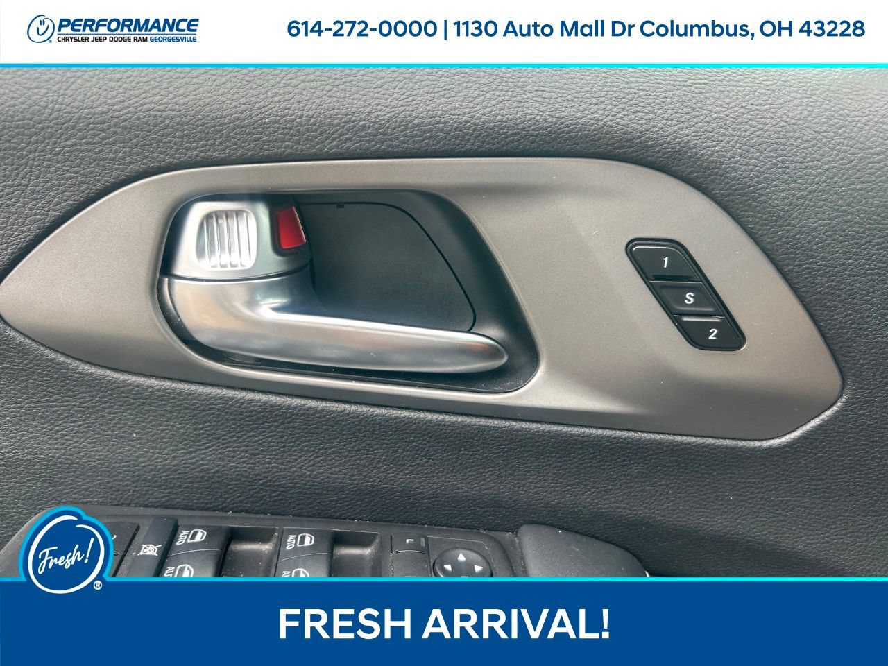 Used 2025 Chrysler Pacifica Select FWD image 19
