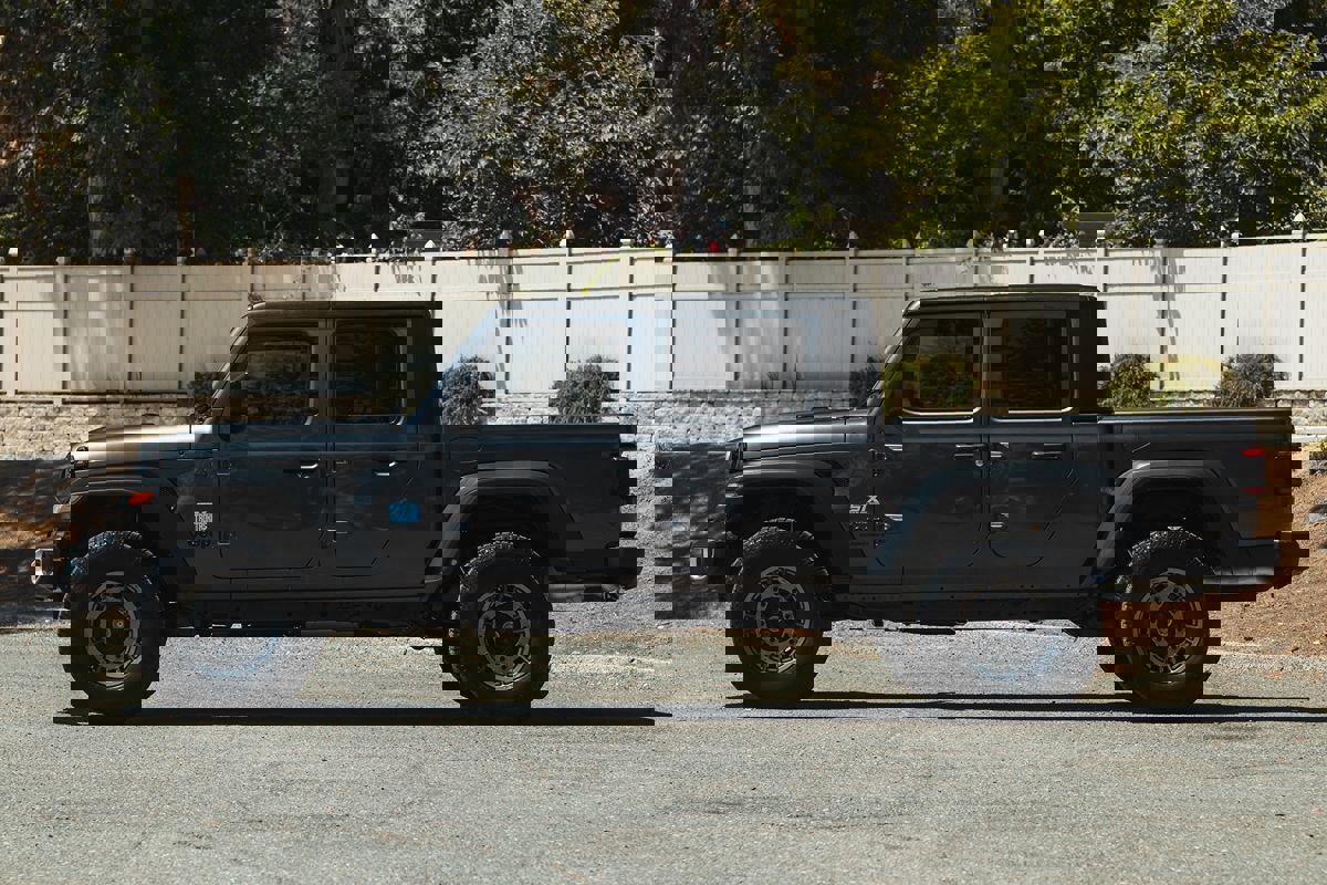 Used 2024 Jeep Gladiator Sport image 8
