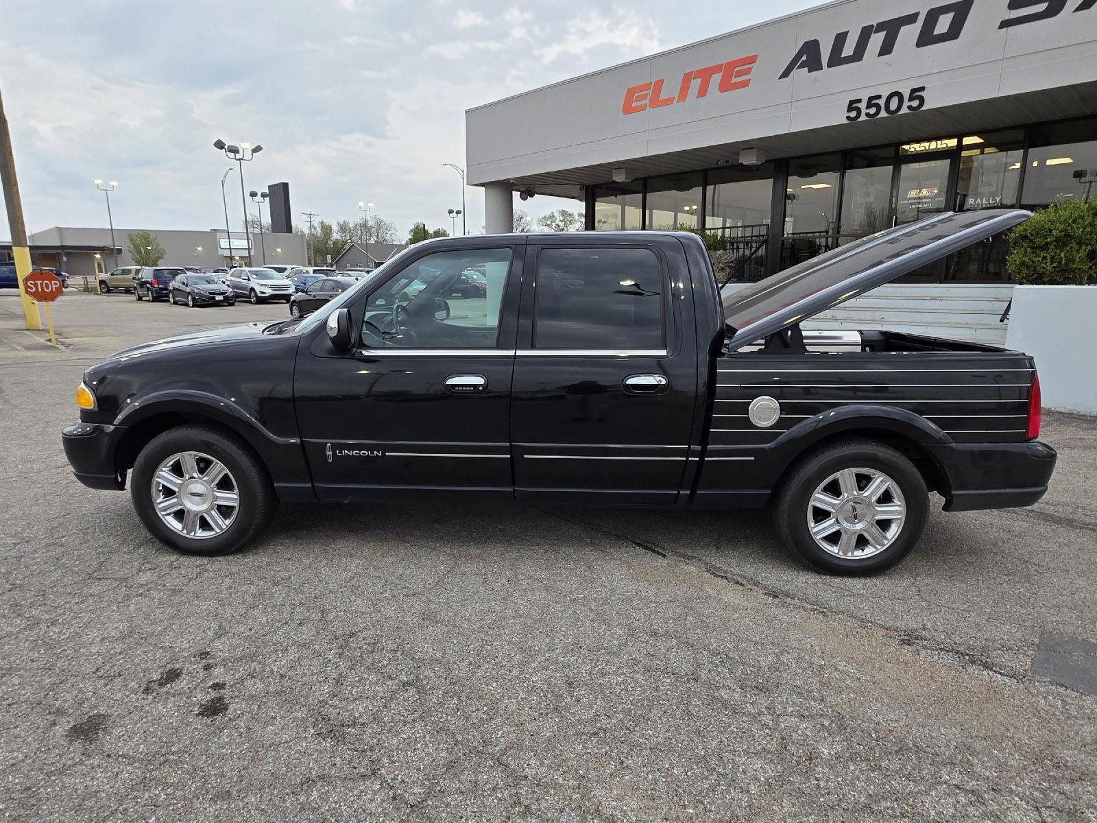 Used 2002 Lincoln Blackwood image 8