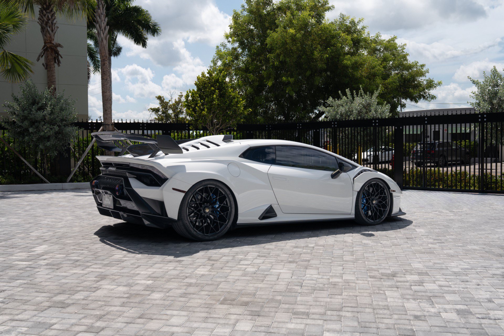 Used 2021 Lamborghini Huracan STO RWD image 3