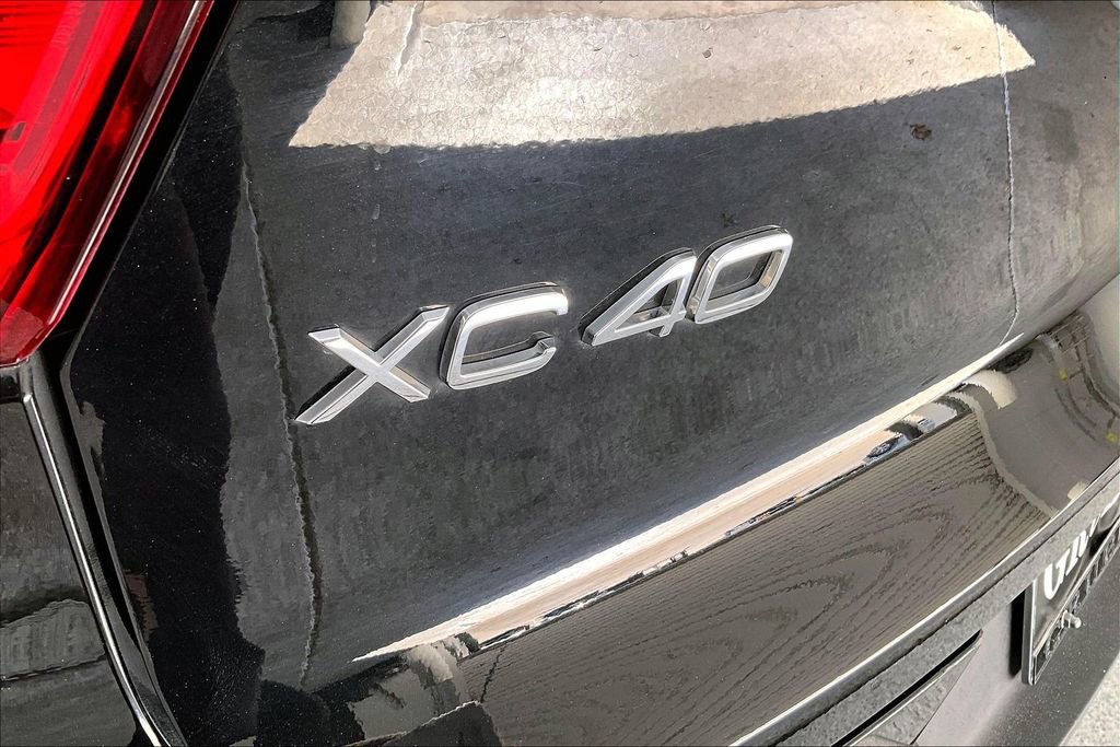 Certified 2025 Volvo XC40 B5 Plus image 42