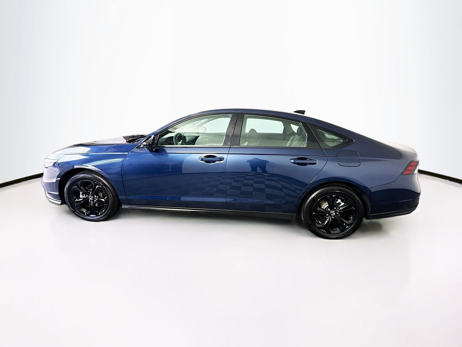 Used 2025 Honda Accord SE image 4