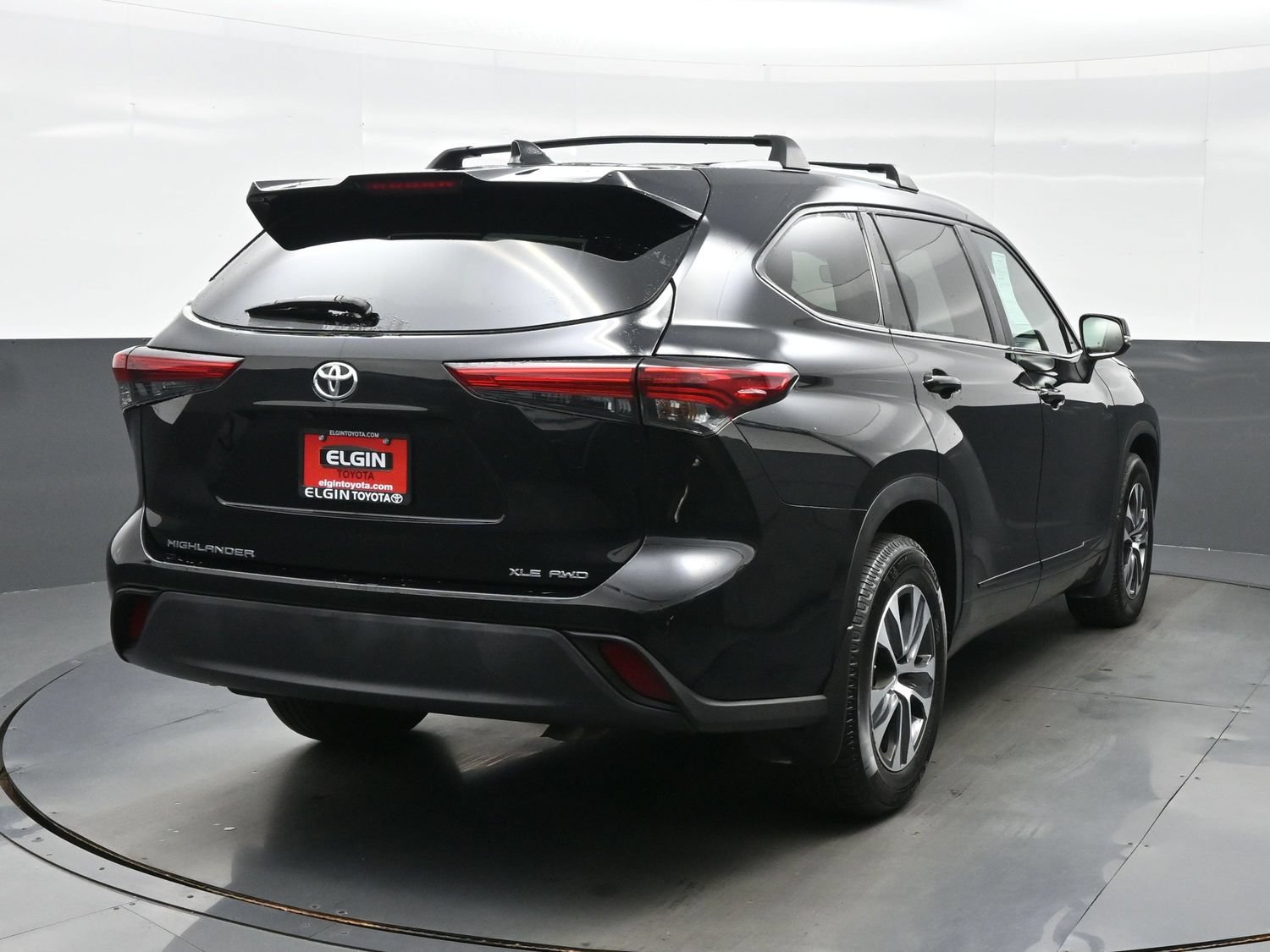 Used 2023 Toyota Highlander XLE AWD/4WD image 5