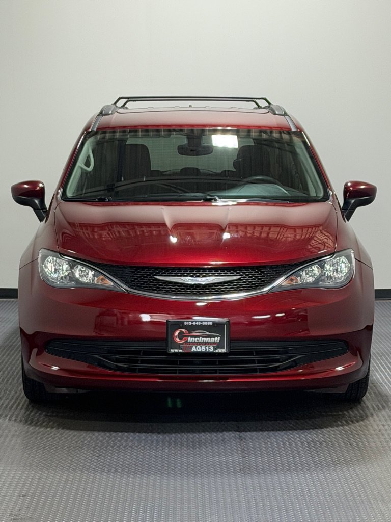 Used 2017 Chrysler Pacifica Touring FWD image 3